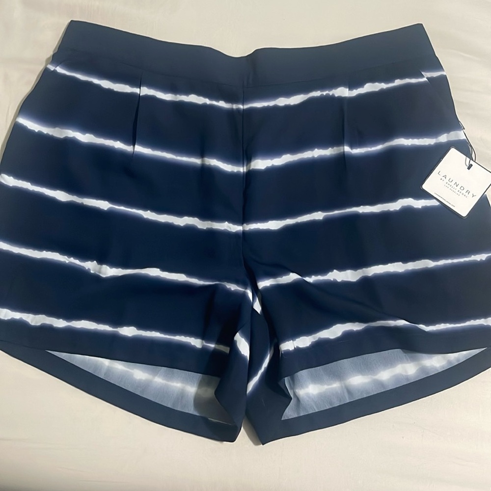NWT Navy Stripe Shorts Laundry by Shelli Segal 💕